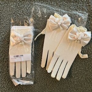 NIP Elegant Cream Lace Gloves with Bow 2 Sets